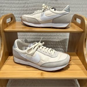 Nike Daybreak in white/ivory